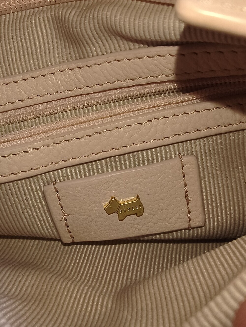 Radley Women’s Crossbody Bag in Light Pink - Minimal Leather Shoulder Bag - Picture 4 of 5